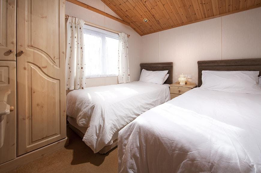 Twin Bedroom | 3 Bed Silver Lodge
