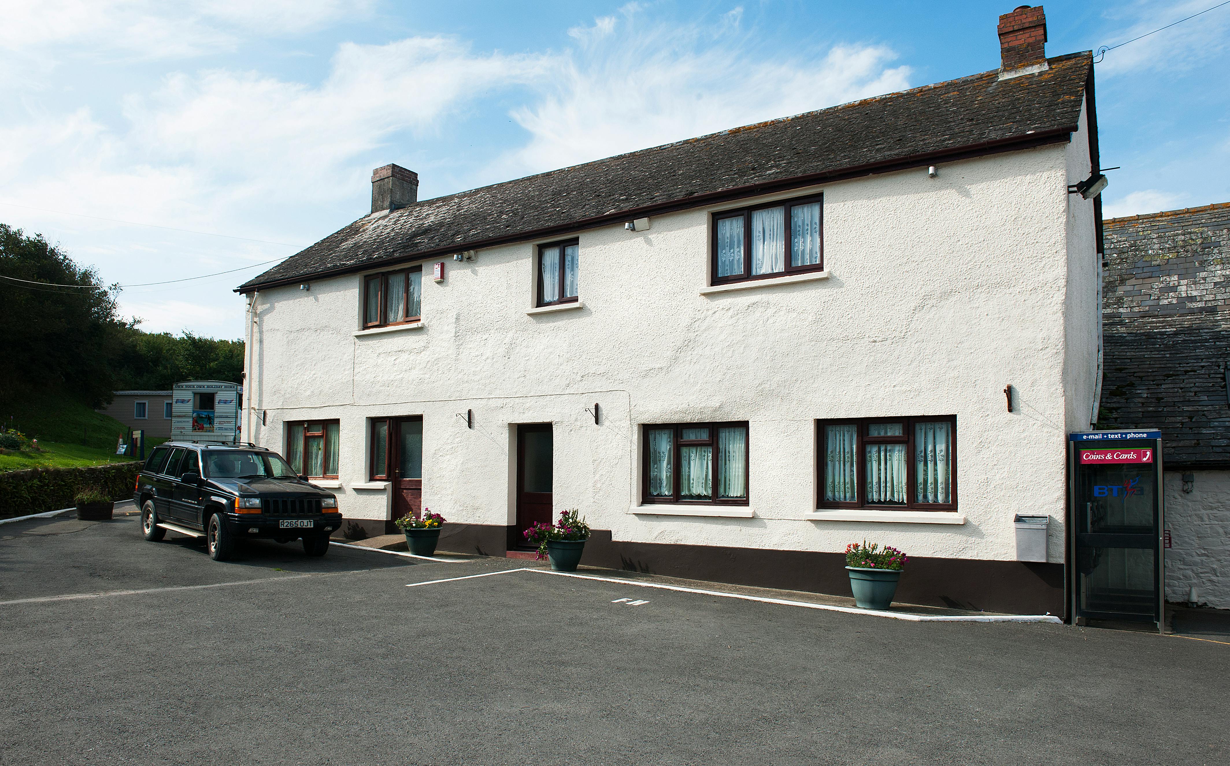Farmhouse cottage accommodation Cornwall