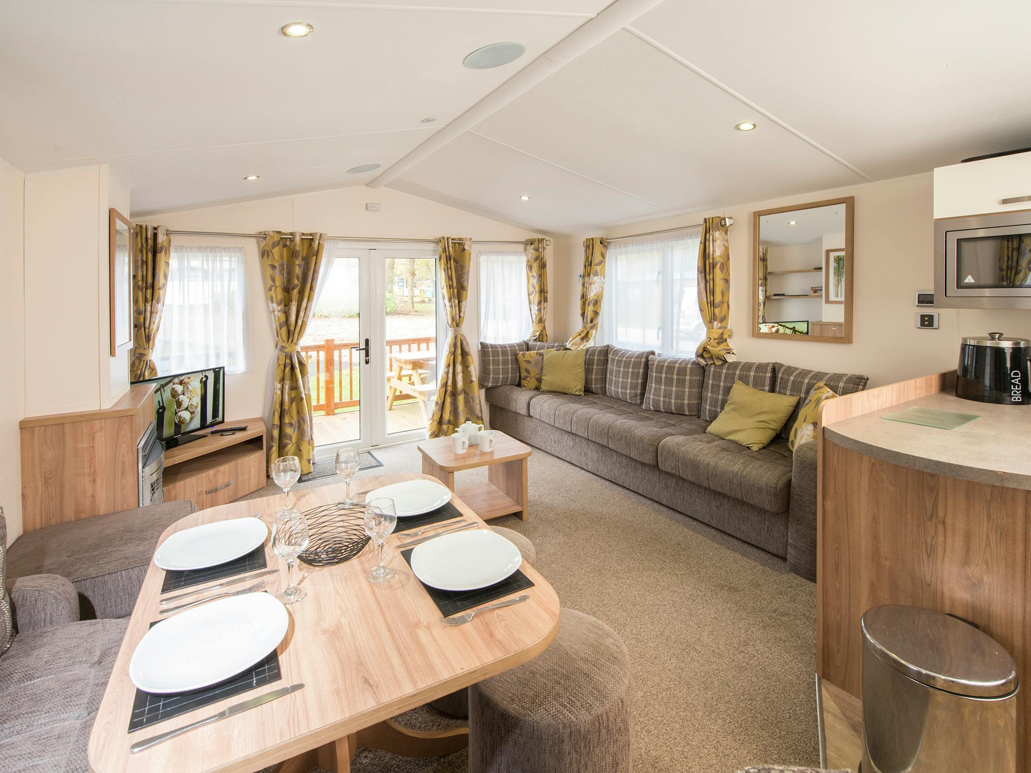 Lodge lounge