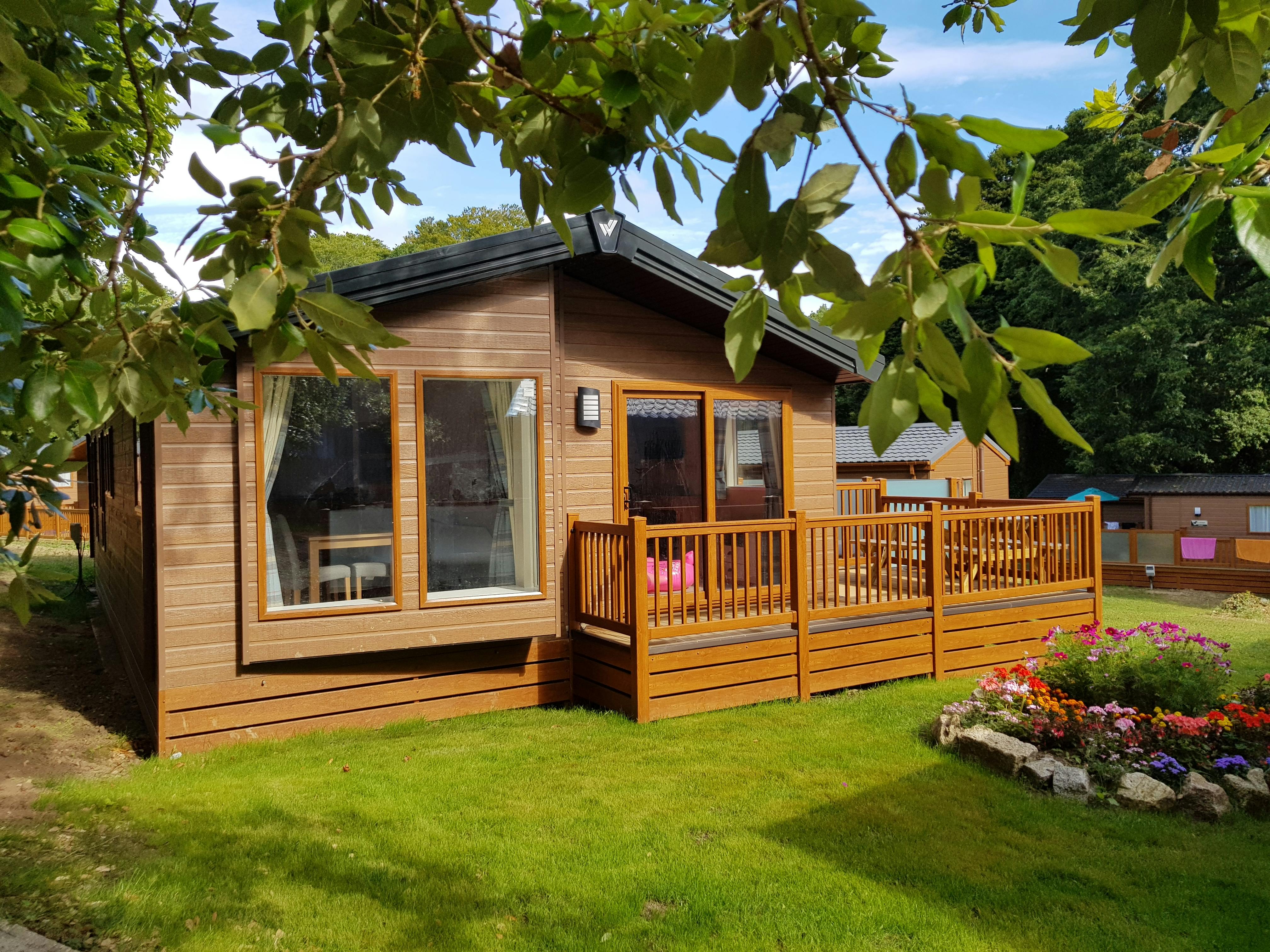 Outside ¦ hot tub lodge