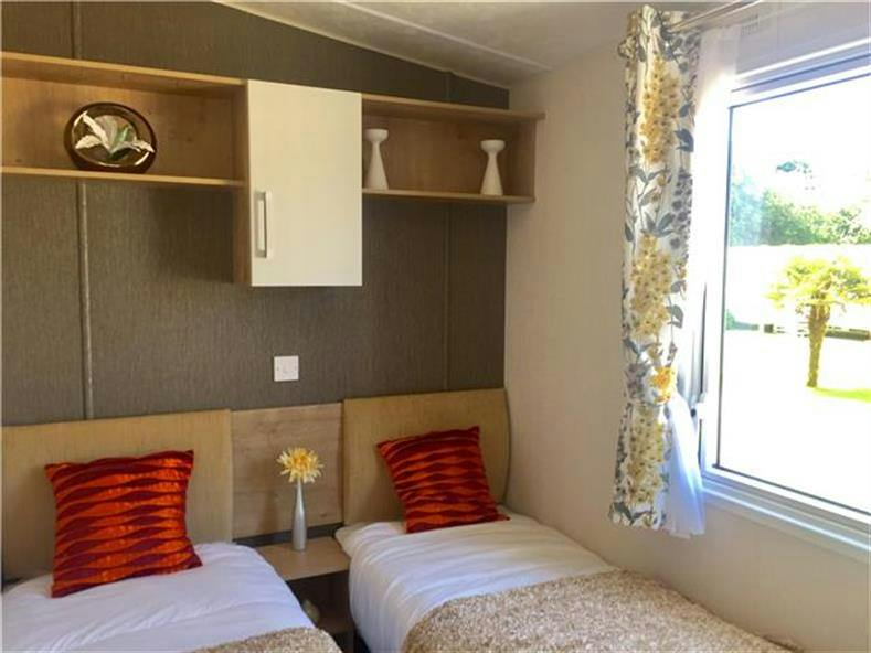 Twin bedroom ¦ 2 Bed Silver Caravan Plus