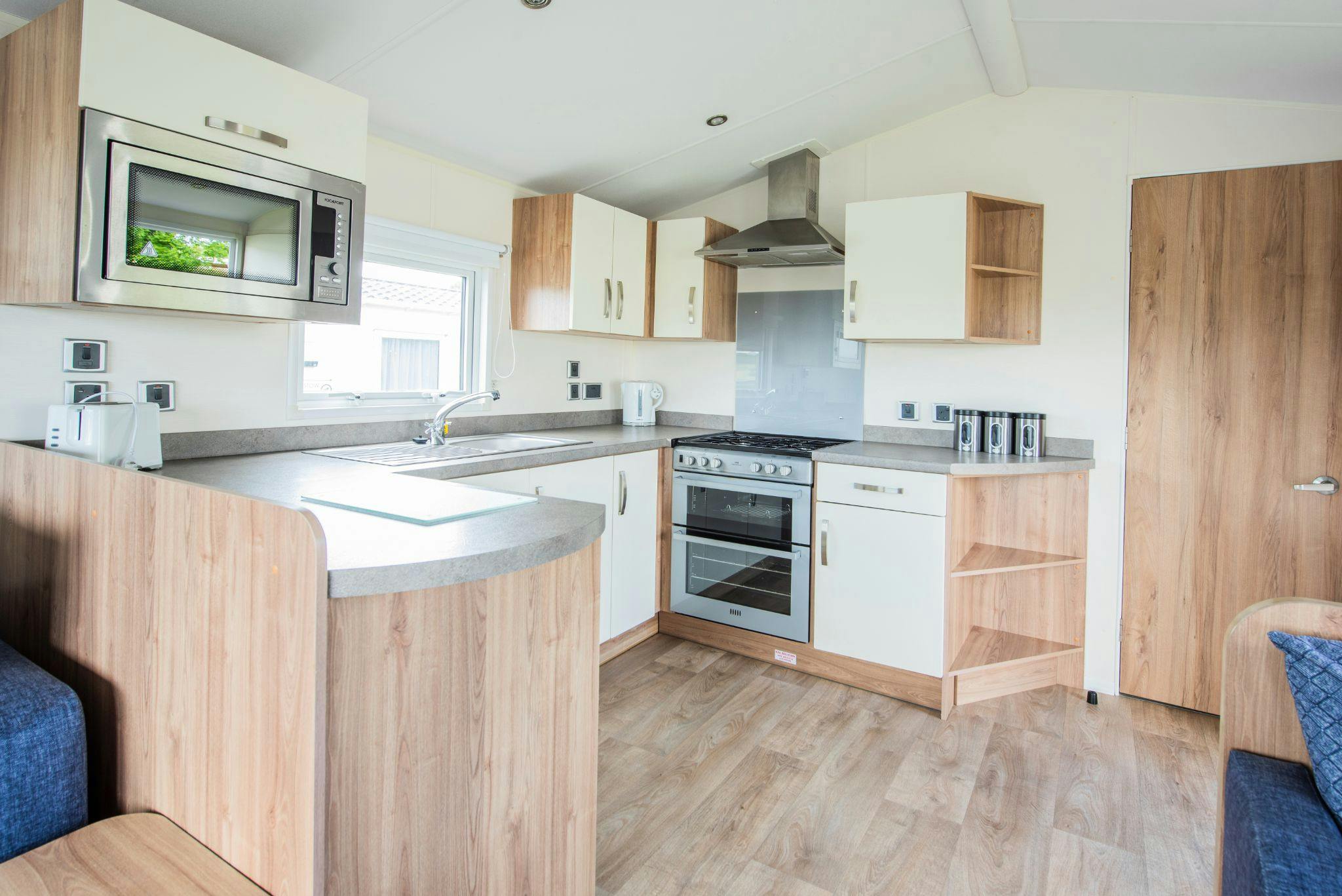 Kitchen | Bronze Caravan