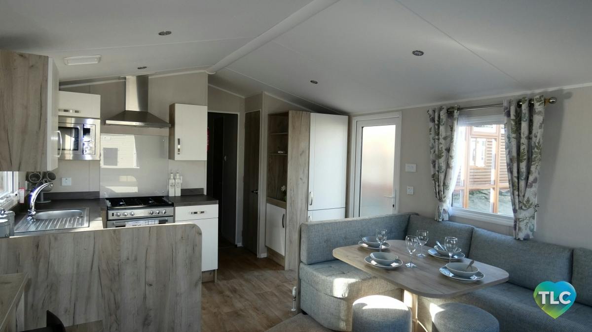3 Bed Gold Hot Tub Caravan Lodge