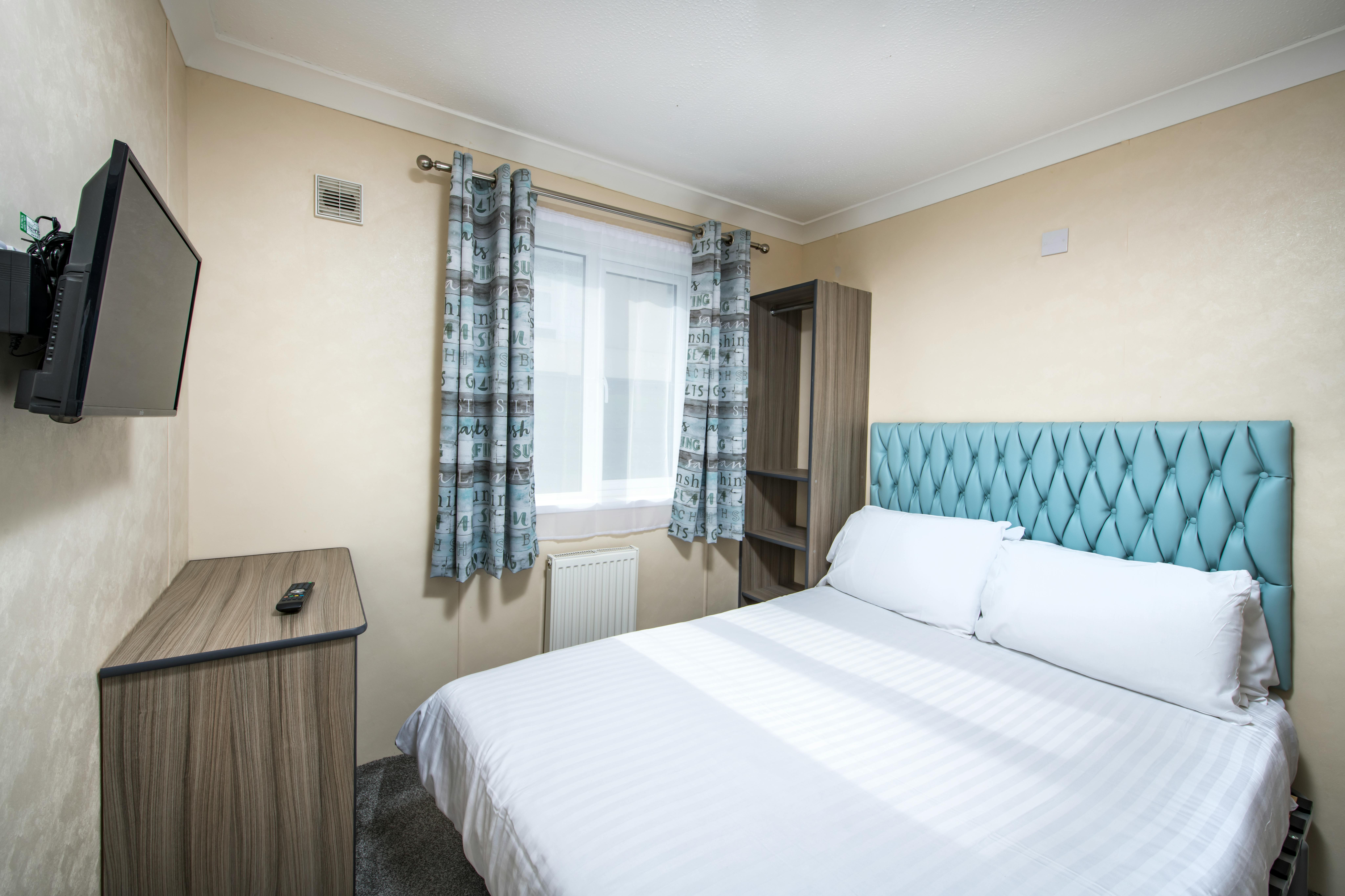 Master bedroom 2 Bedroom Gold Chalet Pet