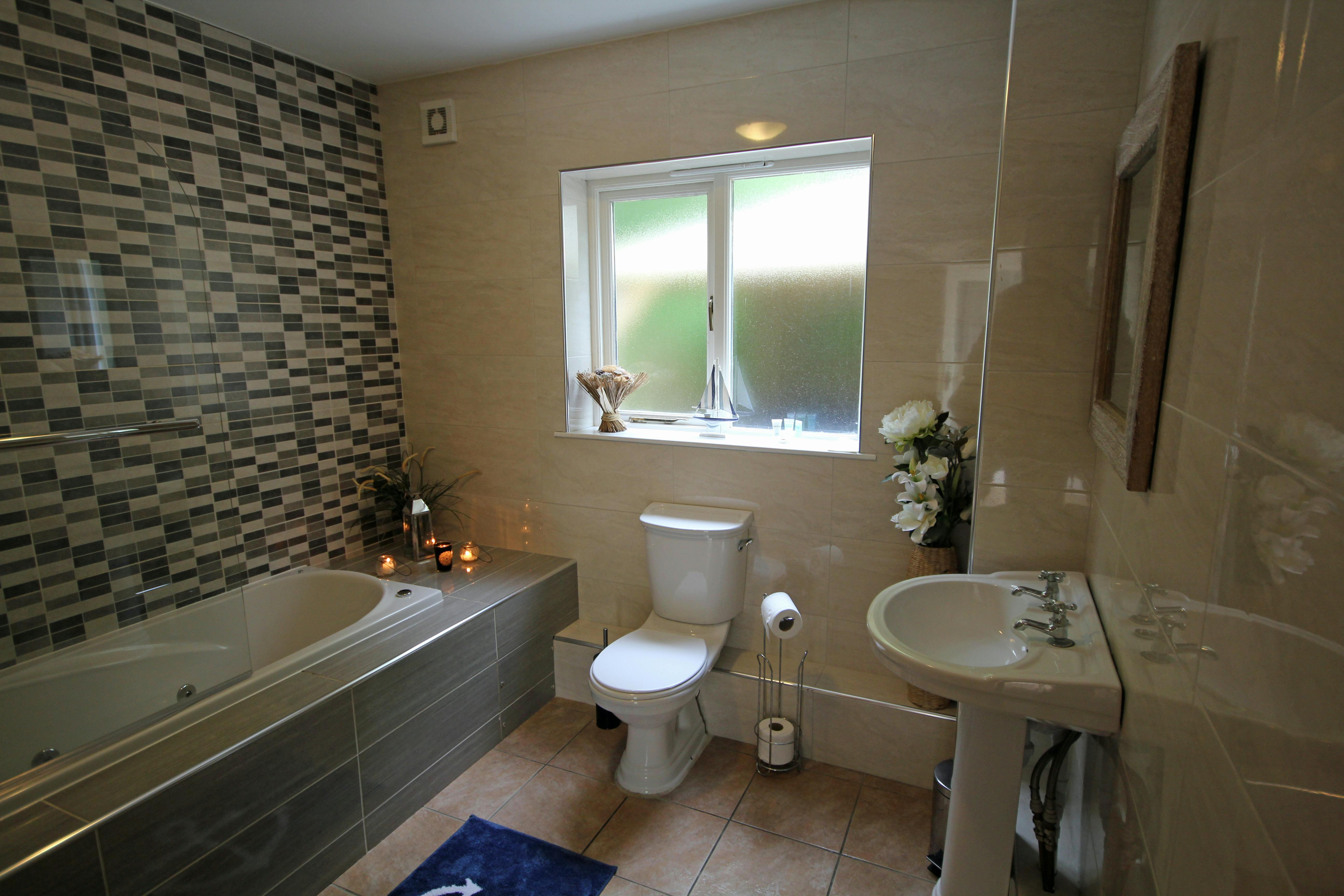 Bathroom ¦ Smugglers Cottage