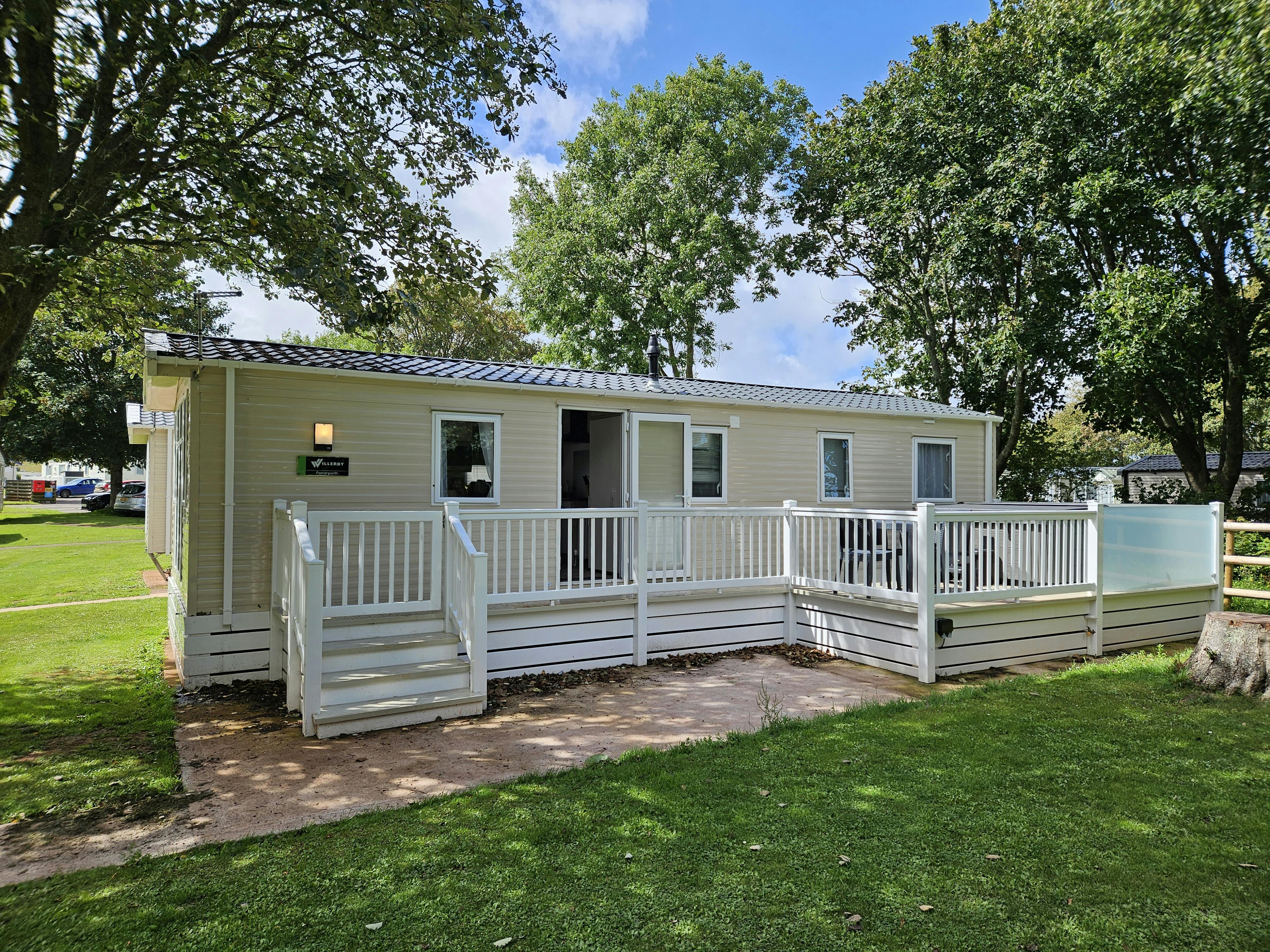 Luxury Caravan with Hot Tub
