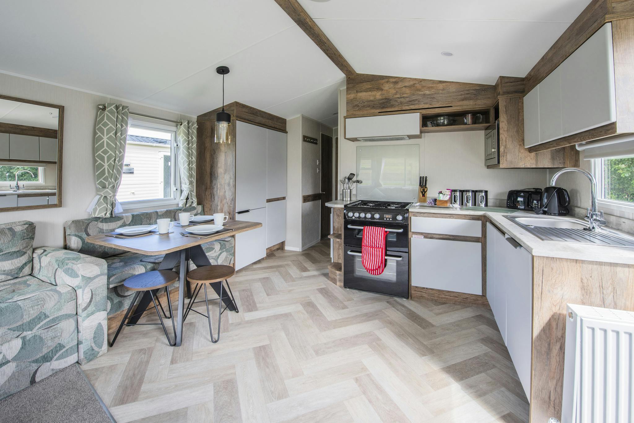 Kitchen ¦ Gold Caravan