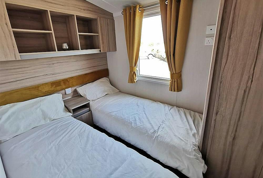 Twin bedroom