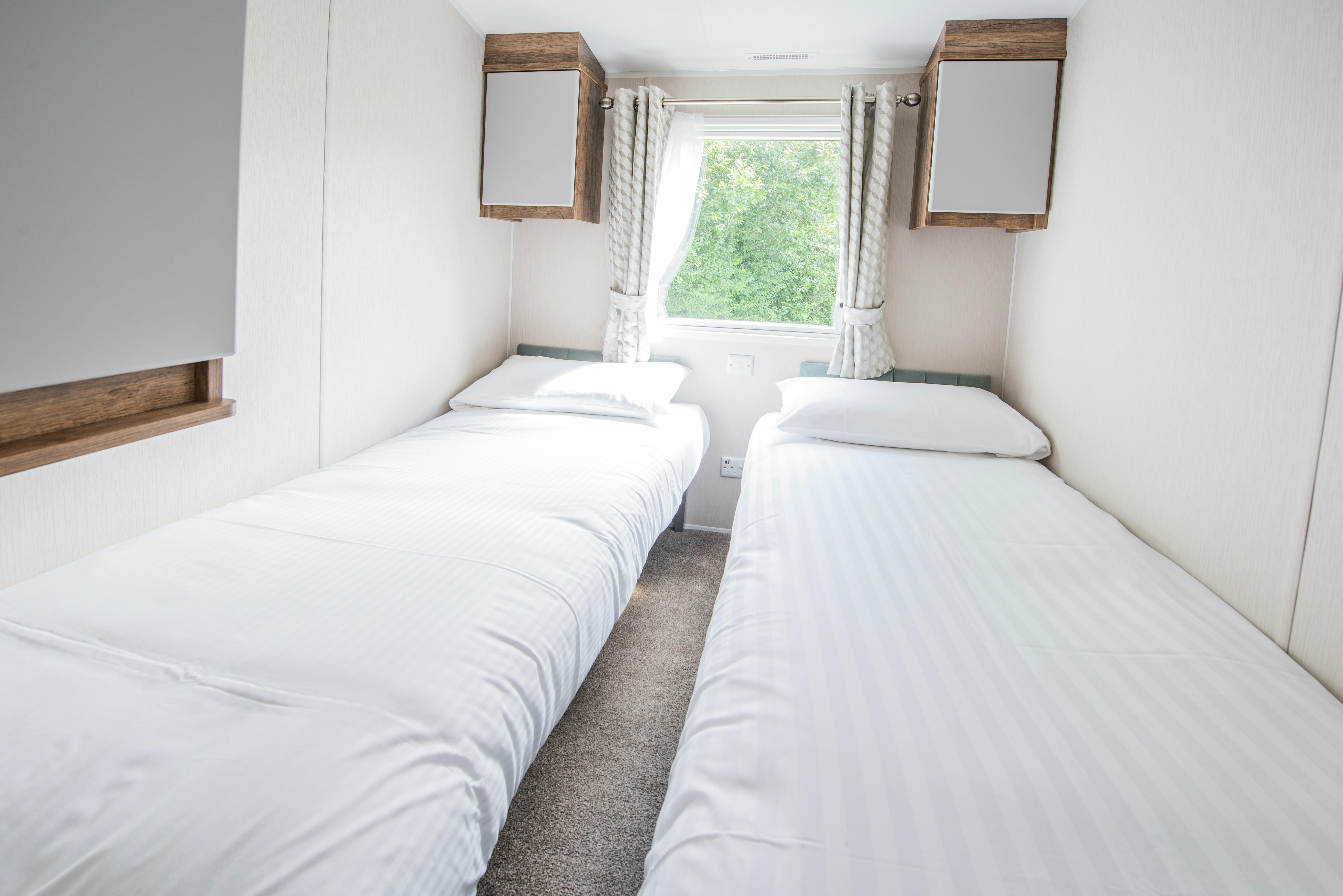 Twin room ¦ 2 Bed Gold Caravan