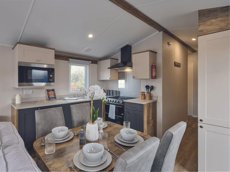 Dining Area ¦ Platinum Plus Caravan