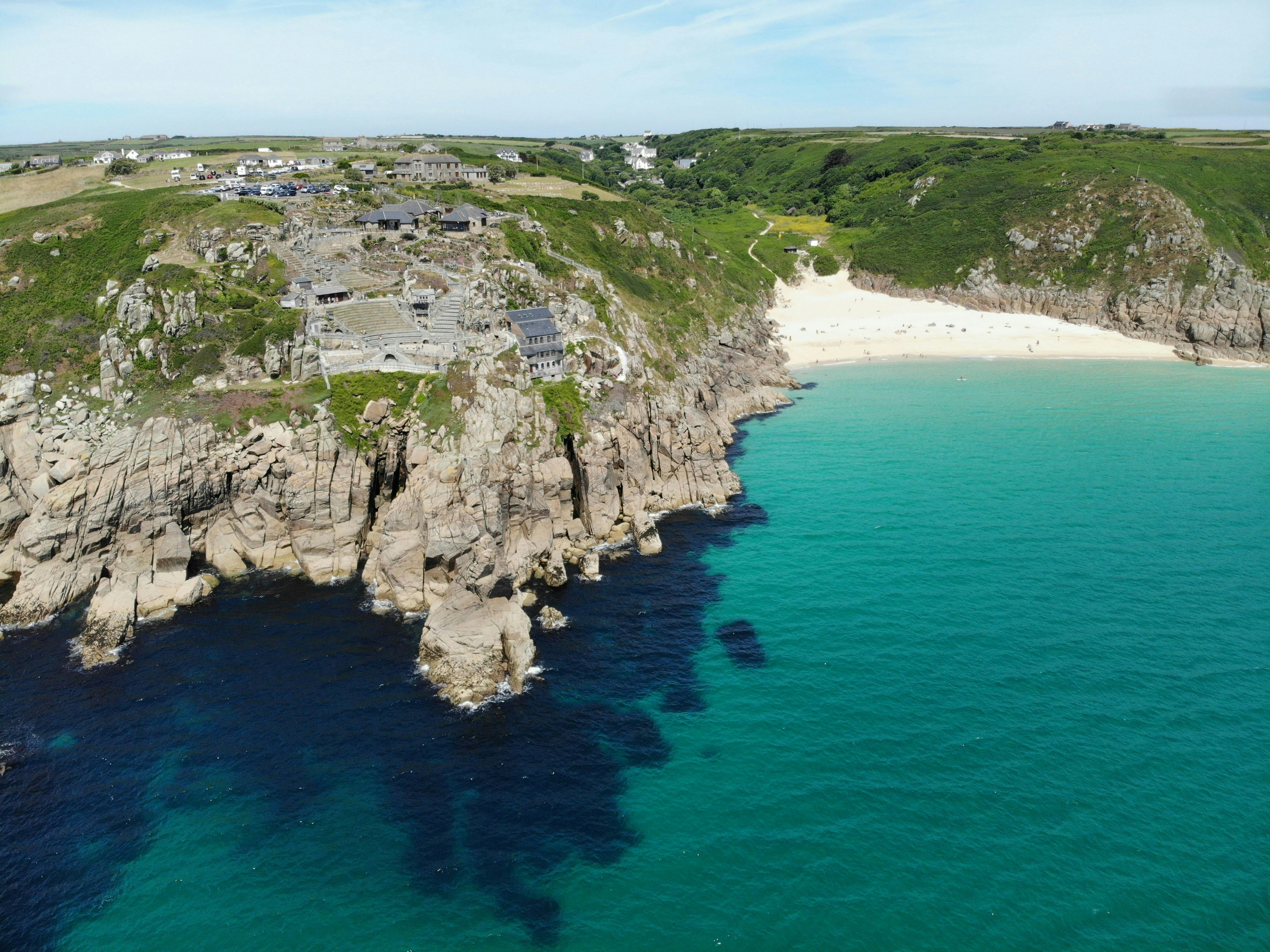 Top Cornish beaches for a family caravan holiday. Pet-friendly holidays in Cornwall. Lodge holidays Cornwall.
