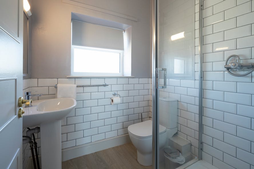 Lundy House | Bathroom