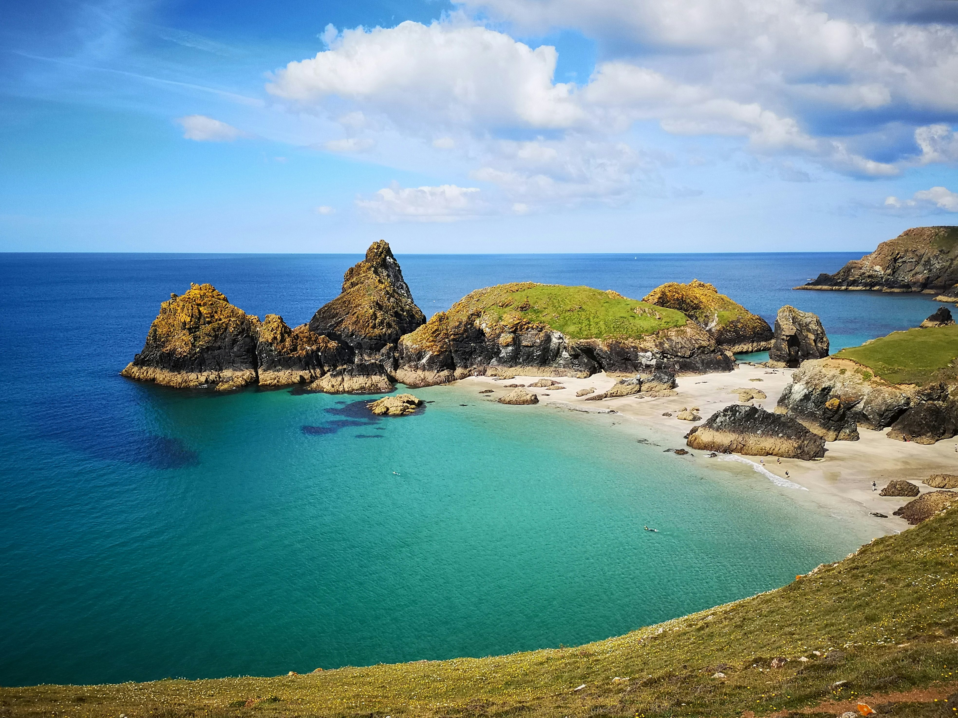 Dog-friendly holidays Cornwall. Family holidays Cornwall. Summer holidays Cornwall. Caravan park deals.