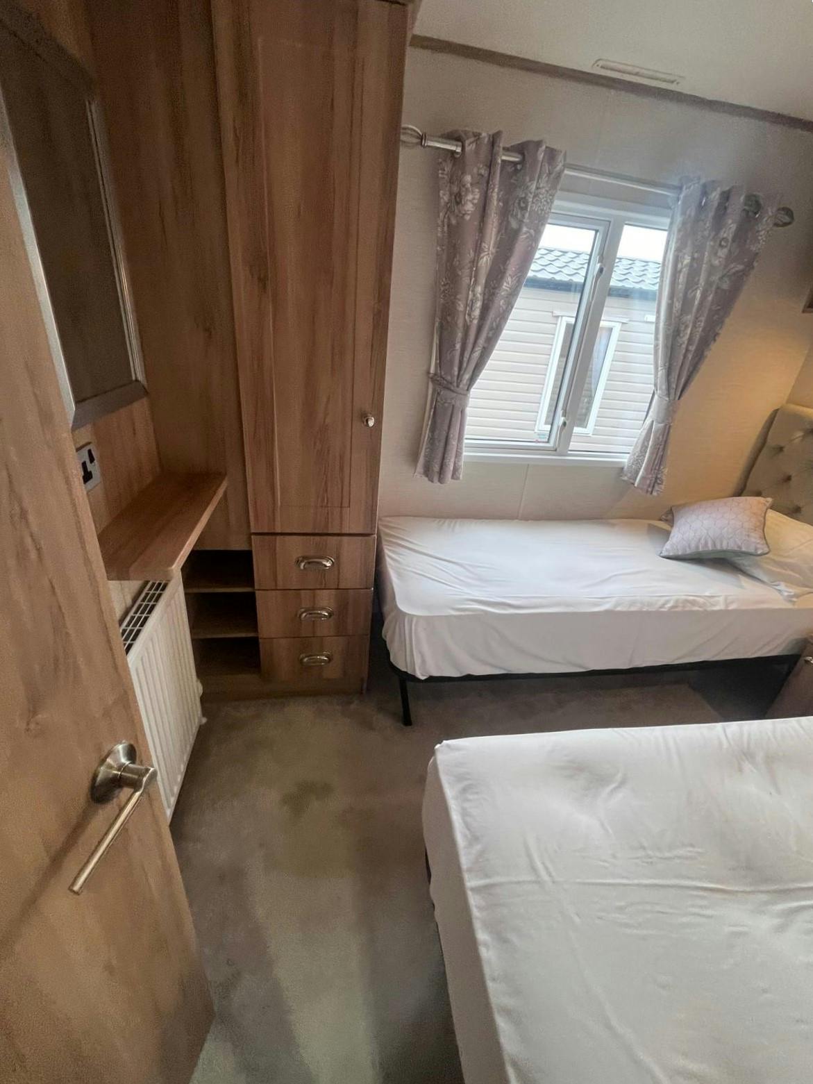 Twin bedroom