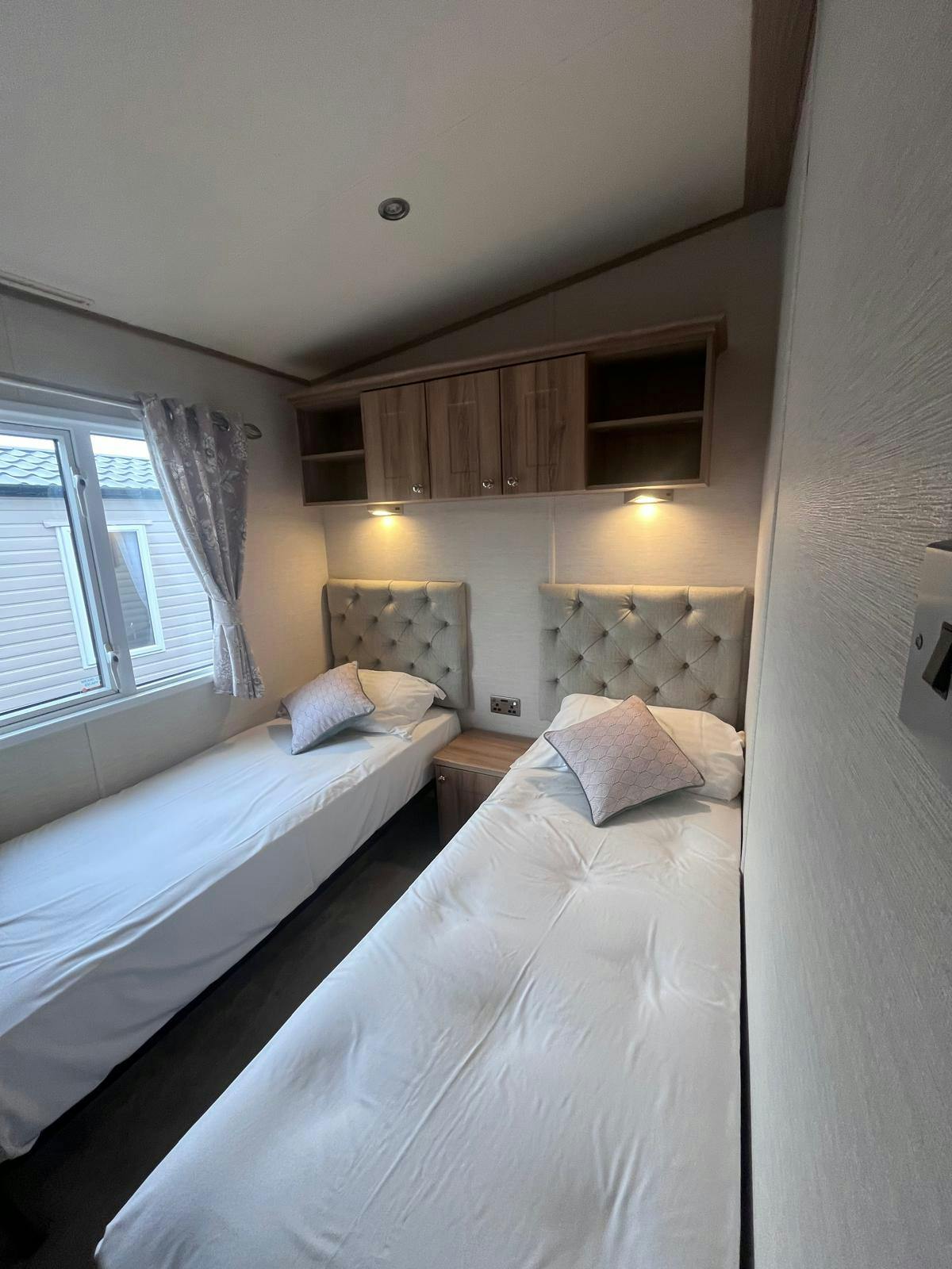 Twin bedroom