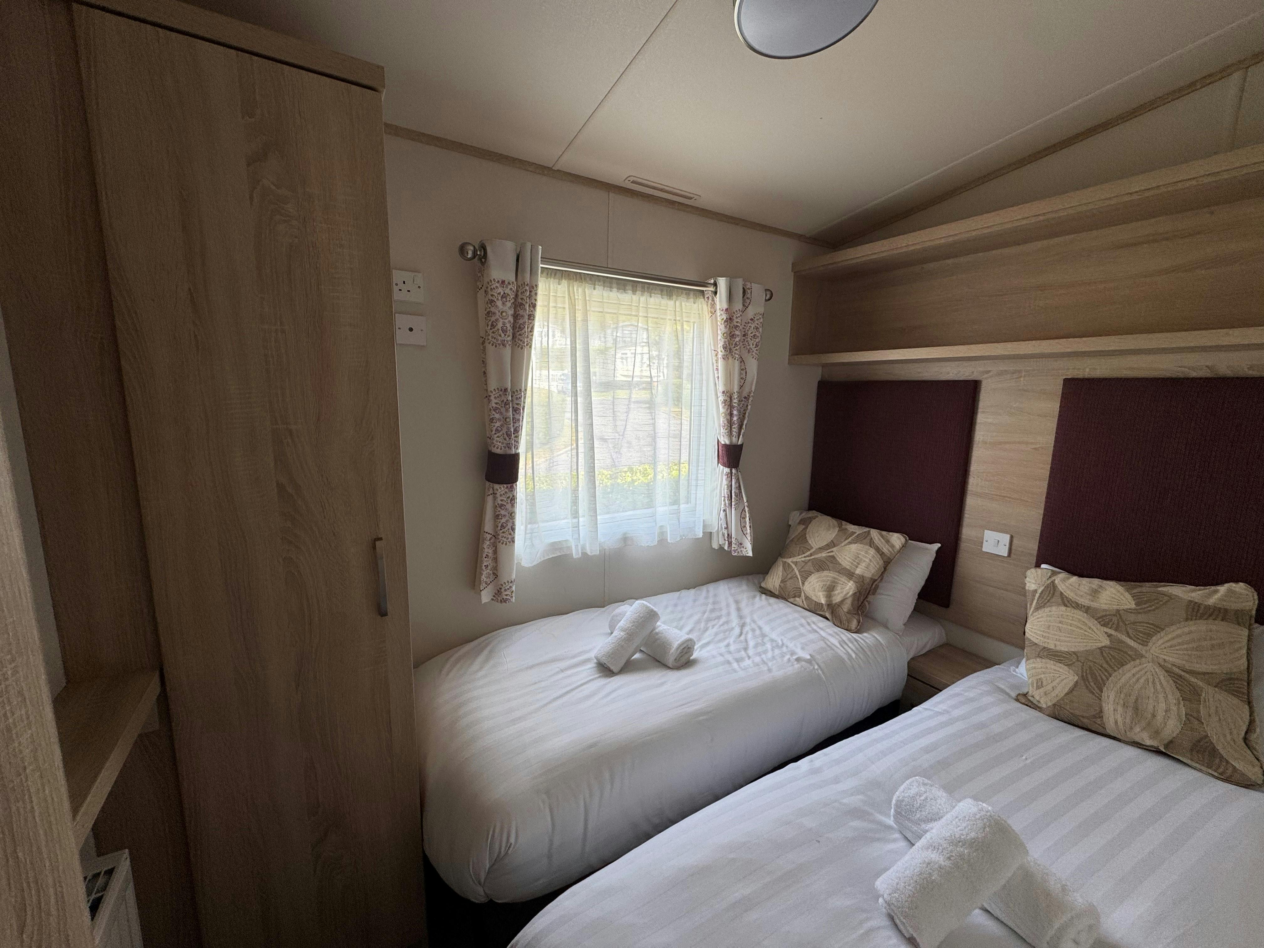 Twin bedroom