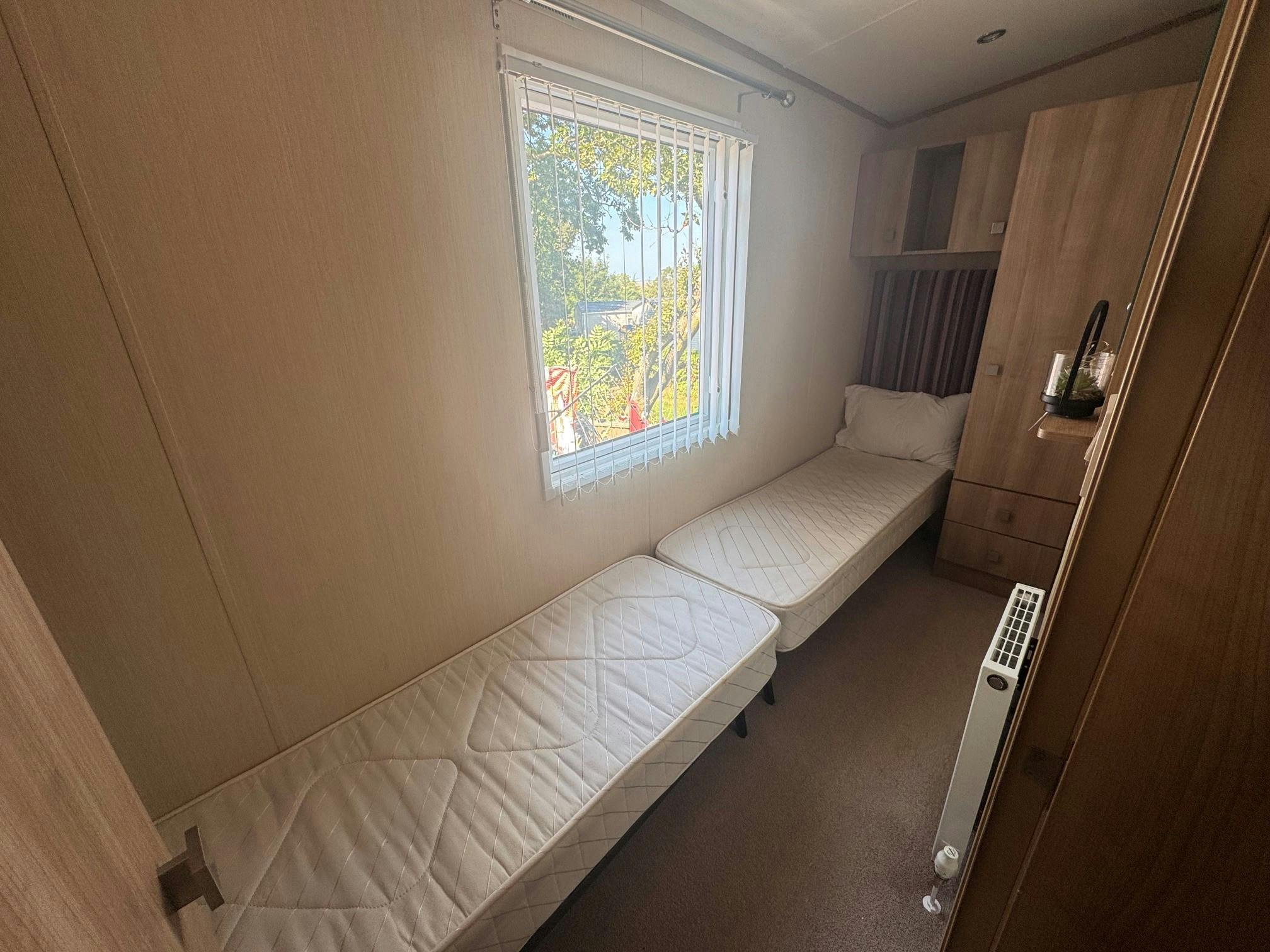 Twin bedroom 2
