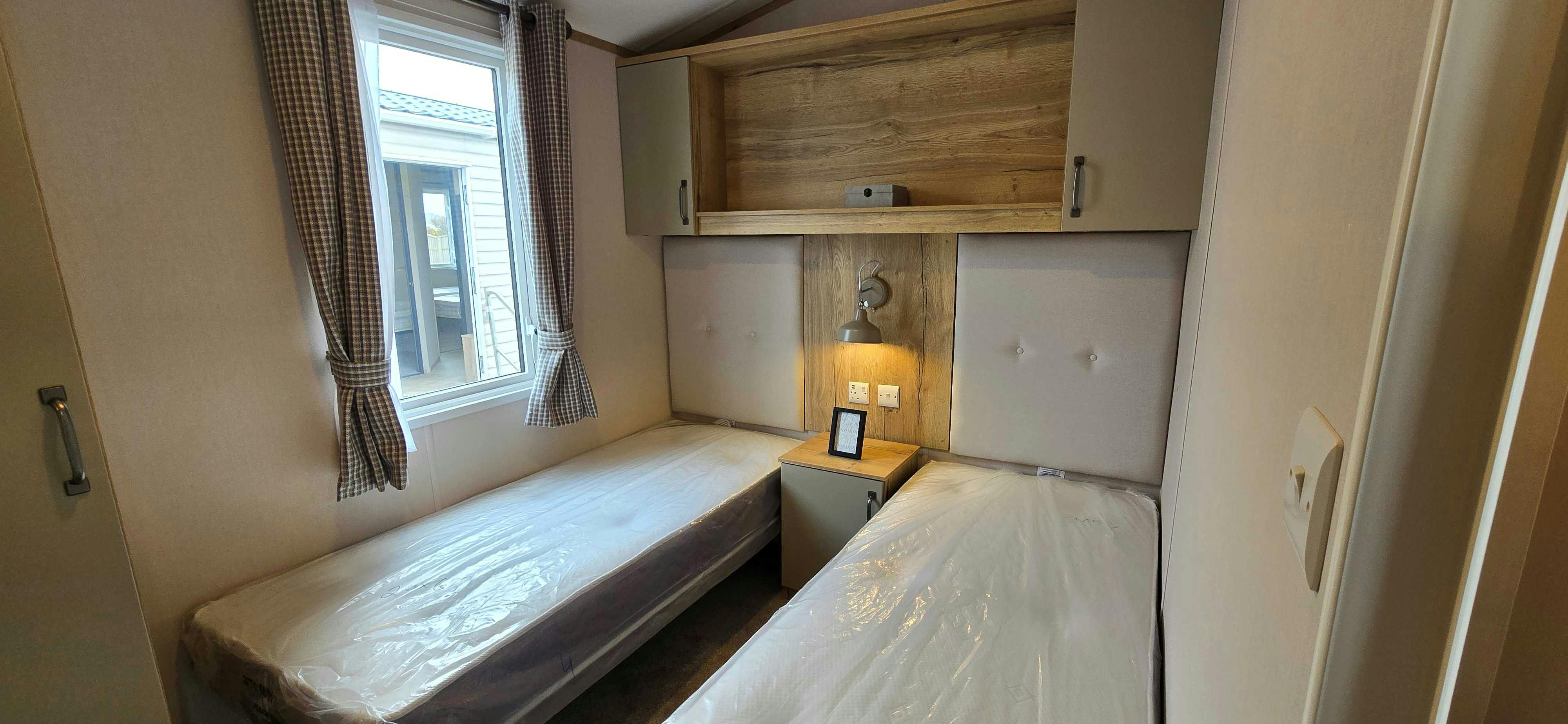 Twin bedroom